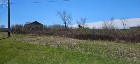496 Lake Shore Dr, Willard, OH 44890