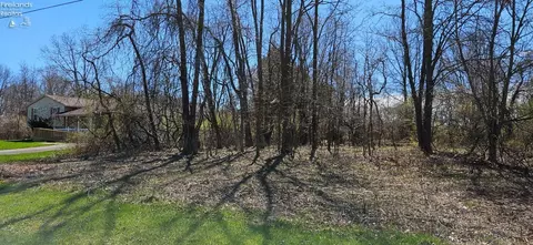 515 Lake Shore Dr, Willard, OH 44890