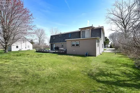 Exterior - 3254 Confederate Dr, Marblehead, OH 43440 photo 8 of 10