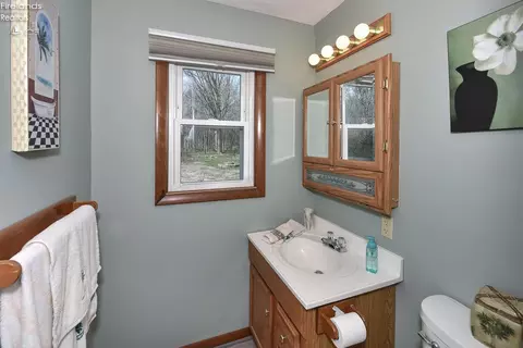Bath - 3254 Confederate Dr, Marblehead, OH 43440 photo 4 of 7