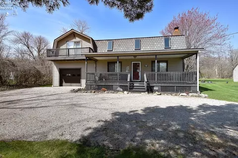 Exterior - 3254 Confederate Dr, Marblehead, OH 43440 photo 2 of 10