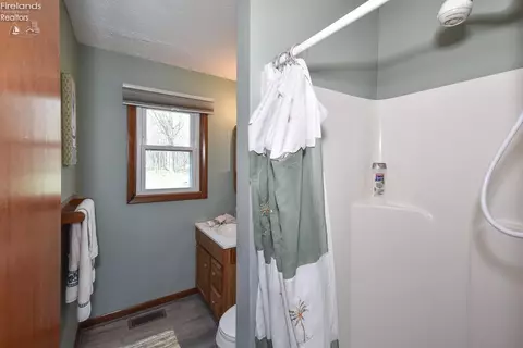 Bath - 3254 Confederate Dr, Marblehead, OH 43440 photo 3 of 7