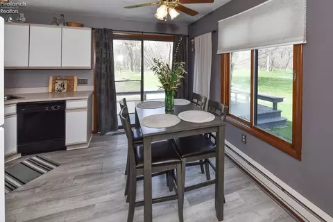 Dining - 3254 Confederate Dr, Marblehead, OH 43440 photo 2 of 2
