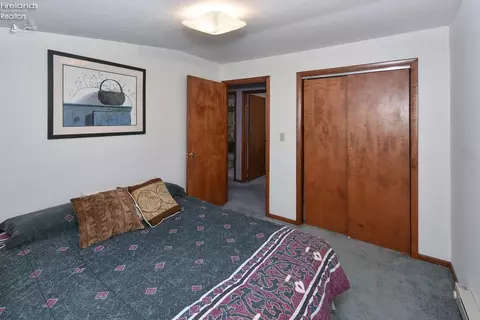 Bedroom - 3254 Confederate Dr, Marblehead, OH 43440 photo 5 of 11
