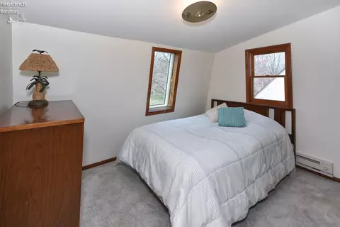 Bedroom - 3254 Confederate Dr, Marblehead, OH 43440 photo 8 of 11