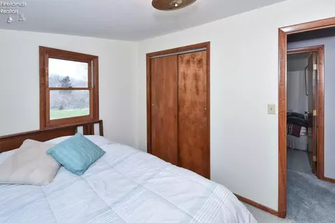 Bedroom - 3254 Confederate Dr, Marblehead, OH 43440 photo 7 of 11