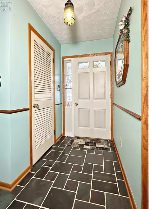 Entry Way - 16 E Tr 1153, Tiffin, OH 44883 photo 1 of 2