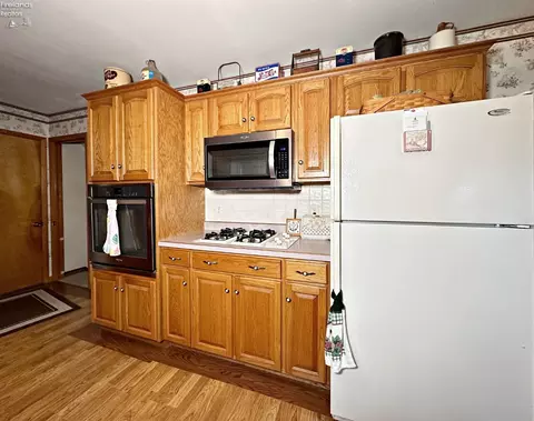 Kitchen - 16 E Tr 1153, Tiffin, OH 44883 photo 4 of 4