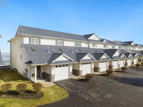 1215 W Lakeshore Dr, Port Clinton, OH 43452