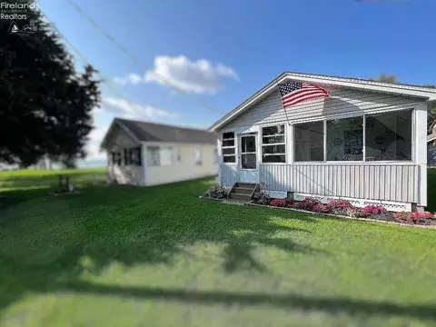 120 Chapman Rd, Put In Bay, OH 43456