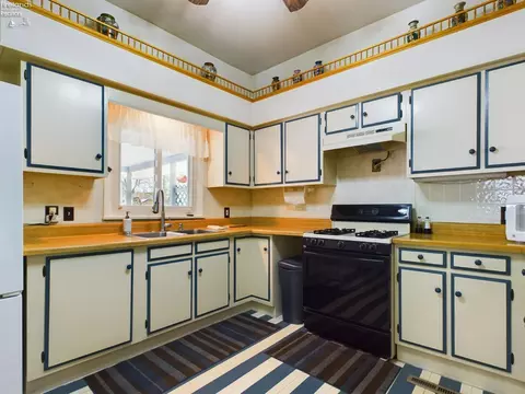 Kitchen - 150 E Main, Norwalk, OH 44857 photo 2 of 4