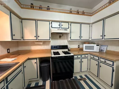 Kitchen - 150 E Main, Norwalk, OH 44857 photo 3 of 4