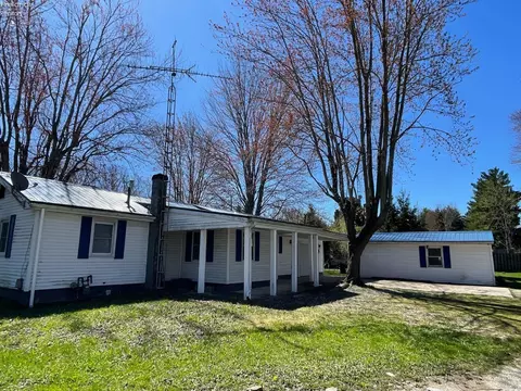 Exterior - 9805 River Rd, Huron, OH 44839 photo 4 of 6