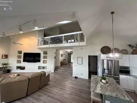 818 Scott Dr, Willard, OH 44890 photo 5