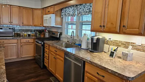 Kitchen - 660 Walnut Ave, Lakeside, OH 43440 photo 2 of 4
