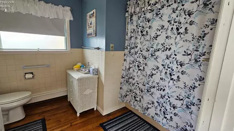 Bath - 660 Walnut Ave, Lakeside, OH 43440 photo 2 of 2