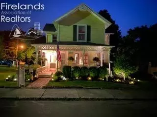 Exterior - 660 Walnut Ave, Lakeside, OH 43440 photo 5 of 7