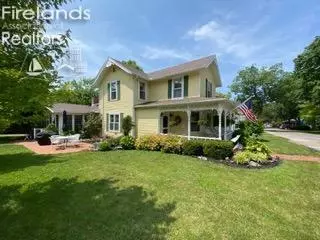 Exterior - 660 Walnut Ave, Lakeside, OH 43440 photo 3 of 7