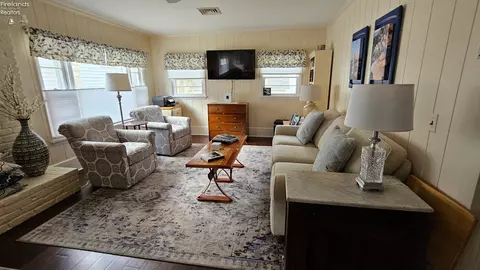 Living - 660 Walnut Ave, Lakeside, OH 43440 photo 5 of 5
