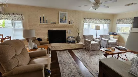 Living - 660 Walnut Ave, Lakeside, OH 43440 photo 4 of 5