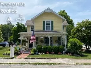 Exterior - 660 Walnut Ave, Lakeside, OH 43440 photo 2 of 7