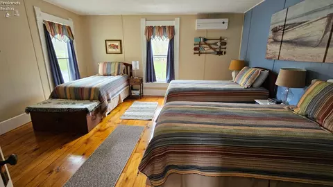 Bedroom - 660 Walnut Ave, Lakeside, OH 43440 photo 3 of 4