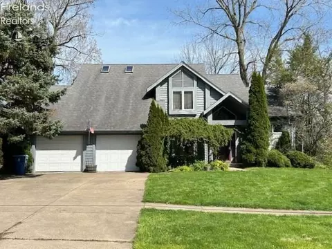 1126 Mudbrook Rd, Huron, OH 44839