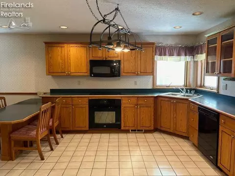 1126 Mudbrook Rd, Huron, OH 44839 photo 5