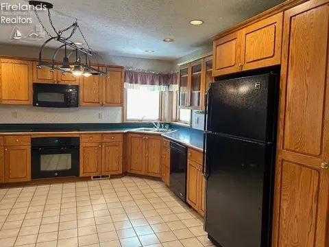 1126 Mudbrook Rd, Huron, OH 44839 photo 4