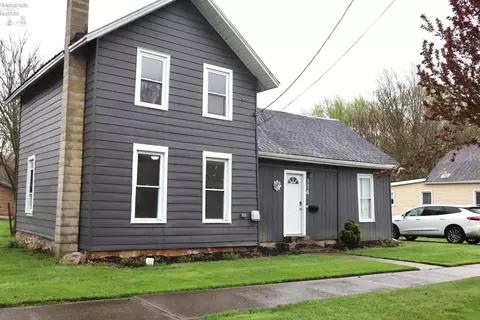 114 N Main St, New London, OH 44851
