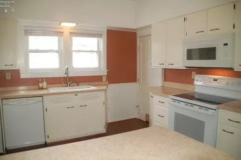 Kitchen - 501 Adams Ave, Huron, OH 44839 photo 1 of 3