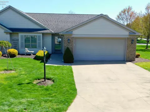 4 Falcon Crest Dr, Norwalk, OH 44857