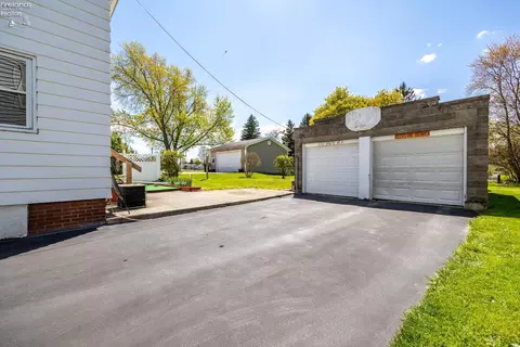 Exterior - 265 Spring St, Clyde, OH 43410 photo 5 of 12