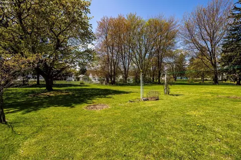 Exterior - 265 Spring St, Clyde, OH 43410 photo 8 of 12
