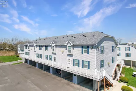 31 N Schooner Point Dr, Port Clinton, OH 43452