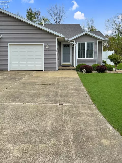213 Grand Ave, Clyde, OH 43410