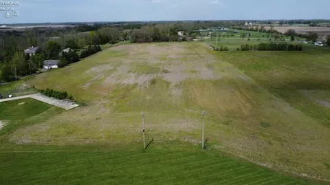 670 N Shaffer Park Dr, Tiffin, OH 44883