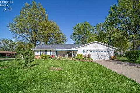 495 High Meadow Rd, Amherst, OH 44001