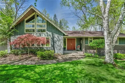 8400 Lakeview Dr, Vermilion, OH 44089