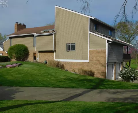 101 Norbert Dr, Fremont, OH 43420