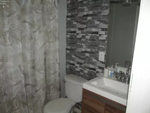 Bath - 332 Lawrence St, Sandusky, OH 44870 photo 1 of 4