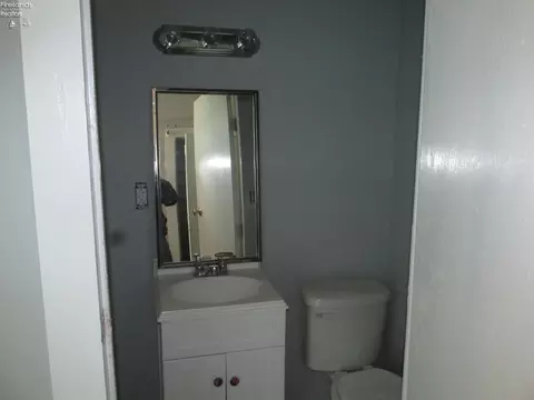Bath - 332 Lawrence St, Sandusky, OH 44870 photo 2 of 4