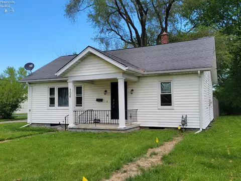 706 S Main St, Clyde, OH 43410 photo 2