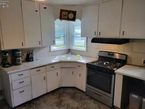 706 S Main St, Clyde, OH 43410 photo 9