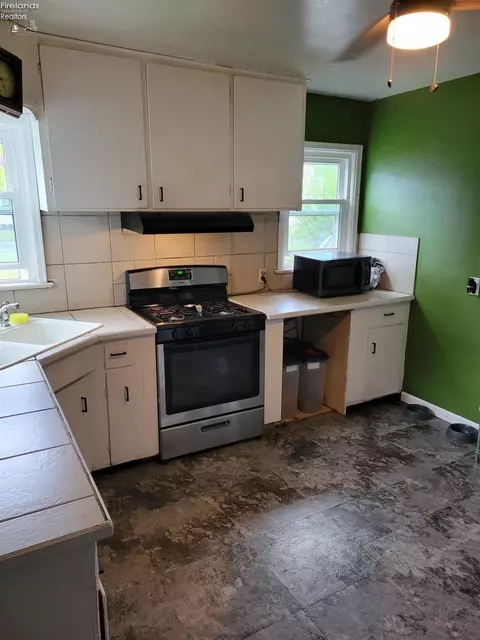 706 S Main St, Clyde, OH 43410 photo 8
