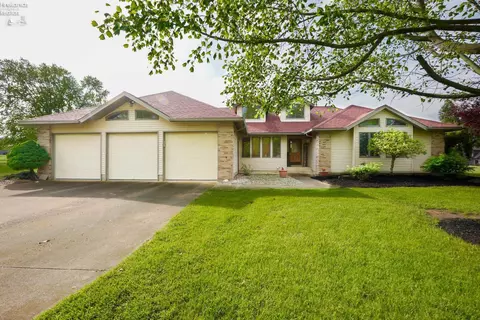 107 Megan Ln, Bellevue, OH 44811