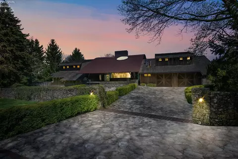 4917 E Cliff Rd, Port Clinton, OH 43452