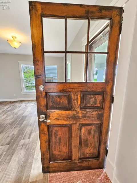 Entry Way - 112 Nelson St, Clyde, OH 43410 photo 2 of 8