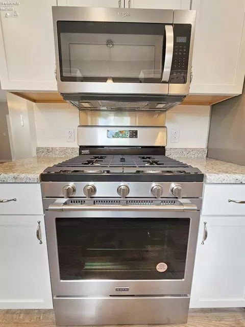 Kitchen - 112 Nelson St, Clyde, OH 43410 photo 7 of 8