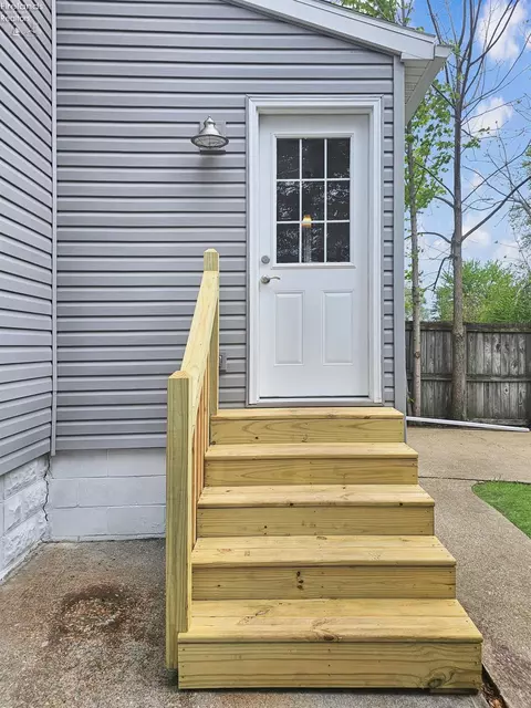 Exterior - 112 Nelson St, Clyde, OH 43410 photo 11 of 12